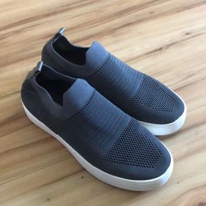 Grey Steve Madden Beale slip-on Sneakers!